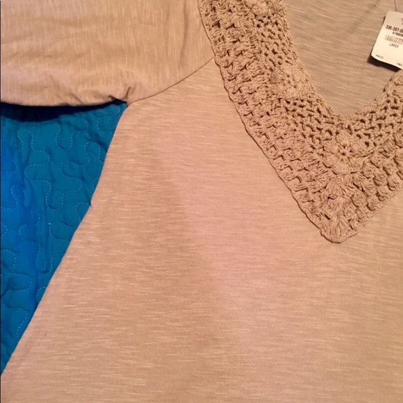 🆕SOLD! Cream Crochet Hollister V Neck Top L NWT - Picture 2 of 4